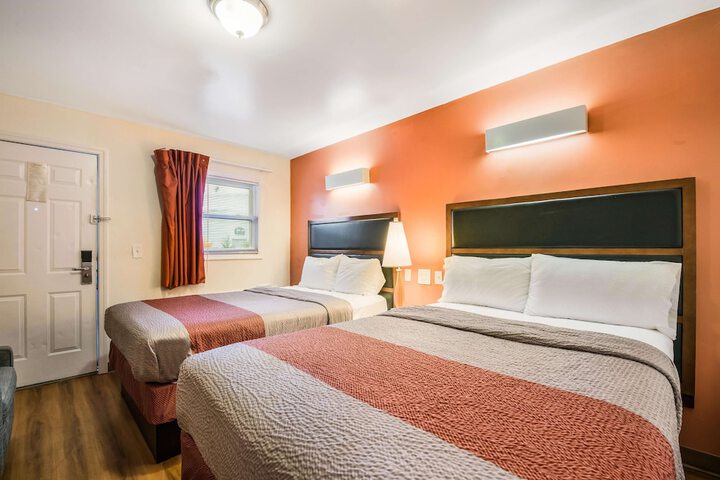 Room 25 of 32
