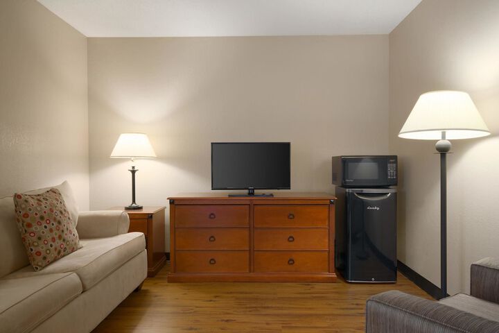 Room 8 of 28