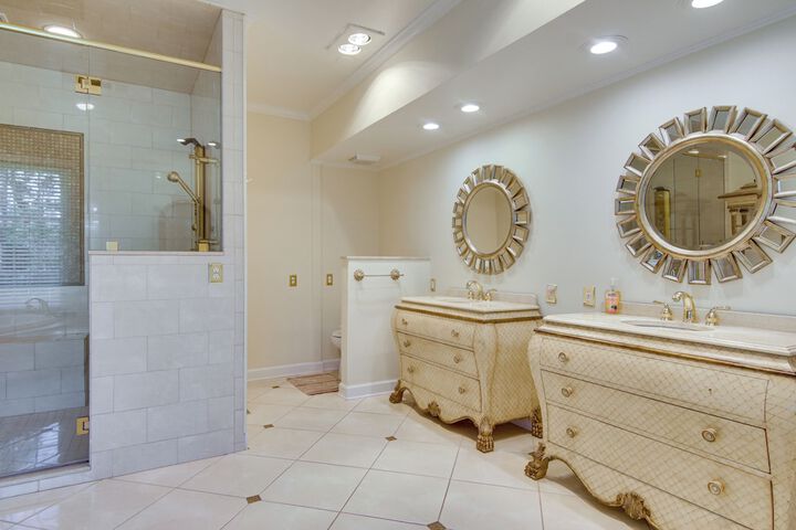 Waterfront Cambridge Gem w / Hot Tub Pool & Dock!