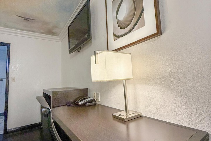 Room 12 of 18