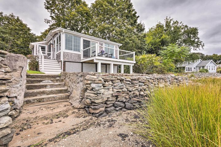 Charming Bristol Cottage w / Private Beach!