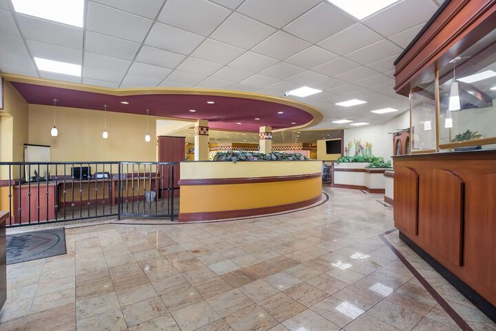 Business Center 36 of 37