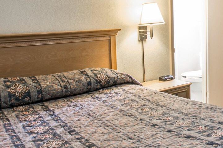 Room 13 of 16