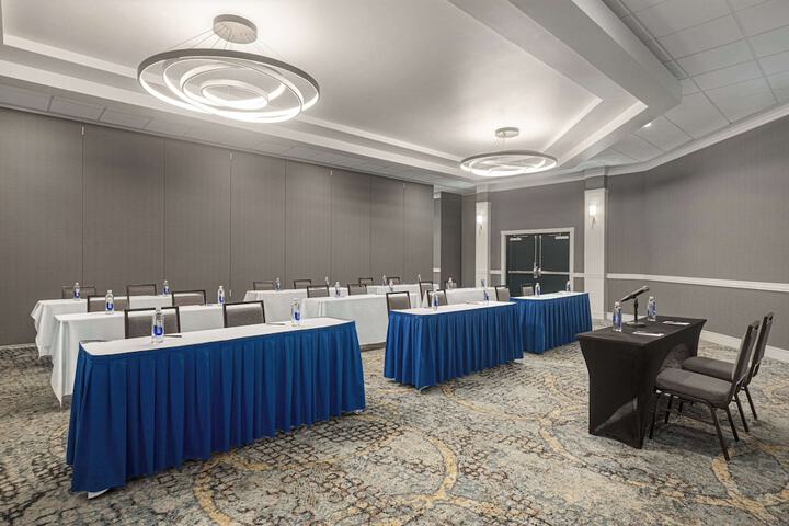 Doubletree by Hilton Fort Myers at Bell Tower Shops