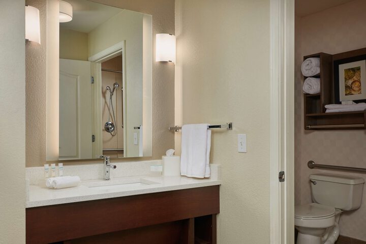 Room 32 of 46