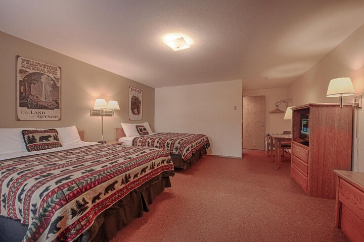 Room 10 of 14