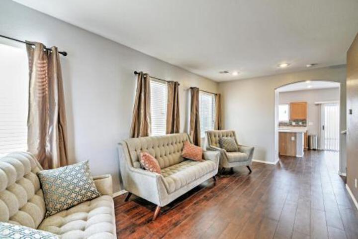 Single House 7 Miles to Strip and Town Center