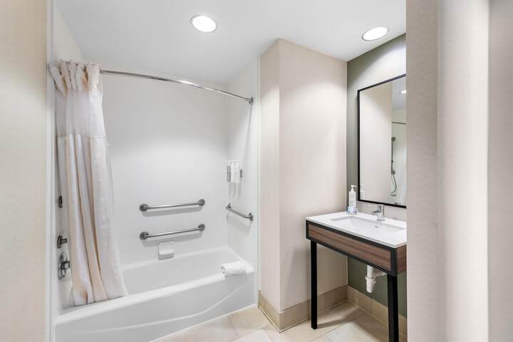 Hilton Garden Inn Overland Park