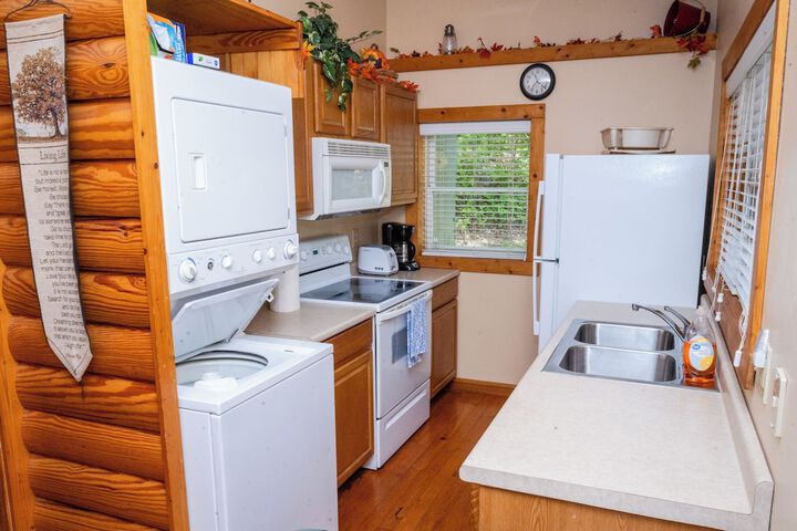 Mountain Aire Cottages Inn & Glamping