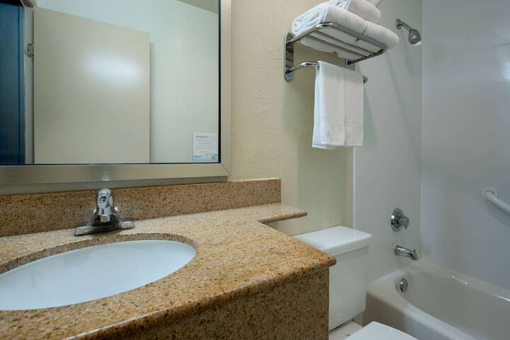 Days Inn by Wyndham Encinitas Moonlight Beach