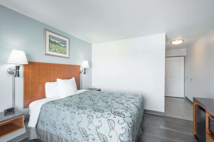 Room 13 of 16