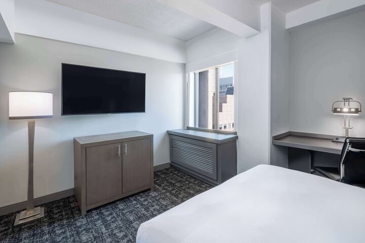 Room 83 of 103