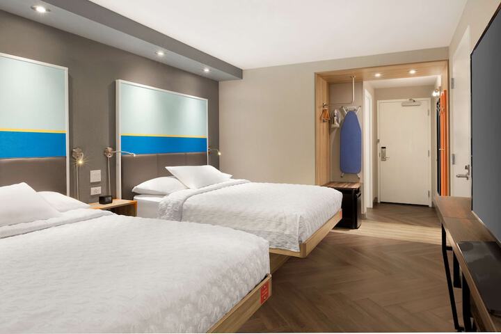 Room 12 of 30