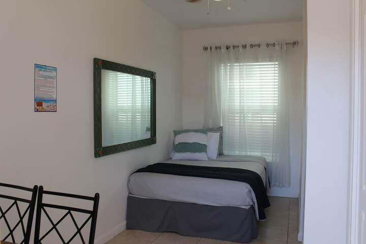 Room 27 of 39