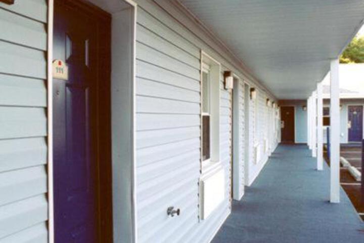 Red Carpet Inn and Suites - Hammonton West / Winslow Township