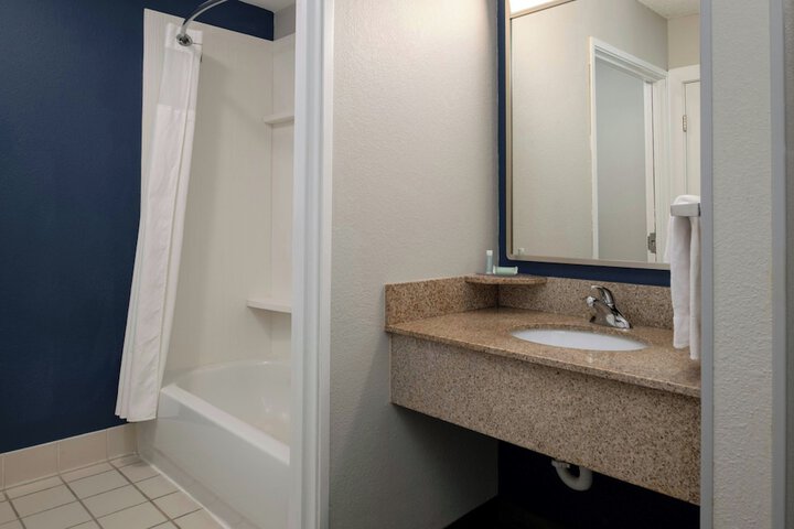 Courtyard by Marriott Shreveport Airport