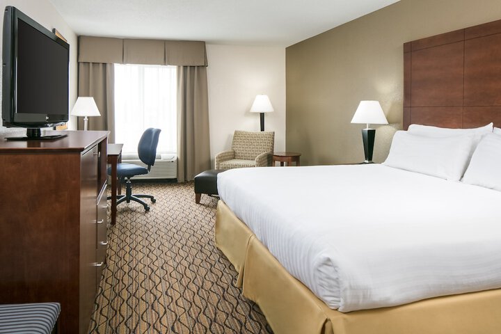 Holiday Inn Express Hotel & Suites Clinton by IHG