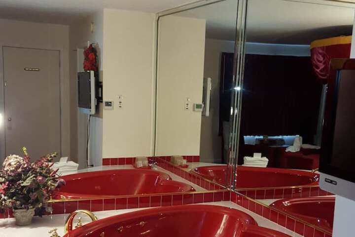 Room 21 of 38