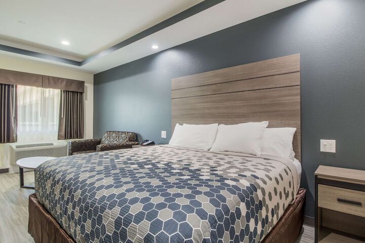 Room 8 of 26