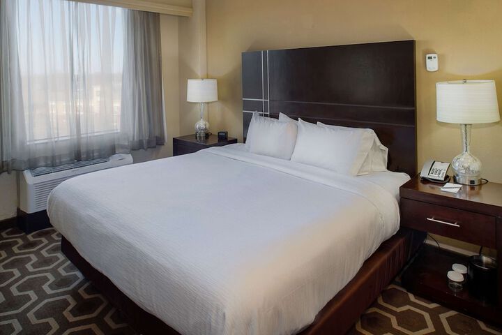 Embassy Suites by Hilton St. Louis Airport