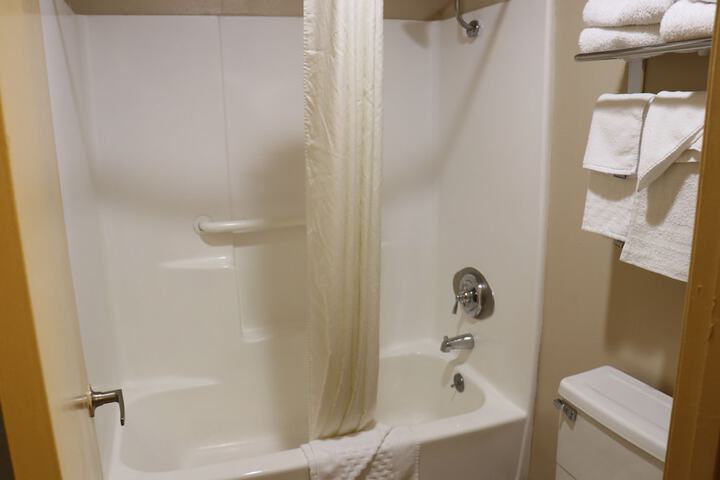 Room 10 of 16