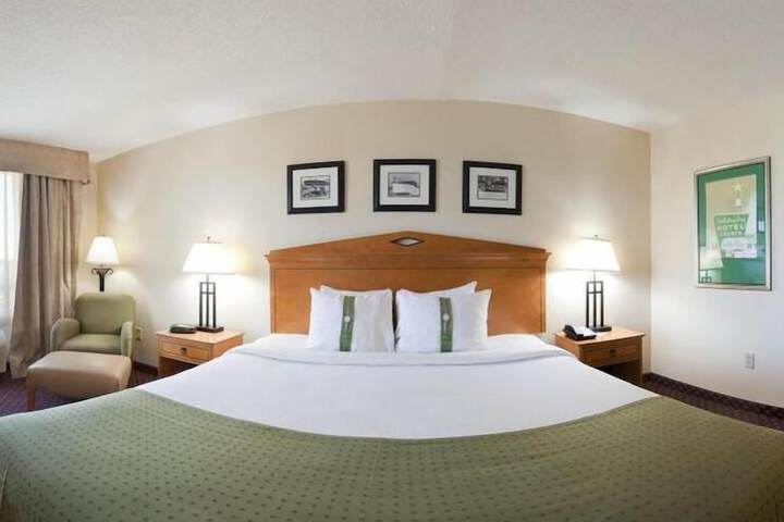 Room 12 of 28