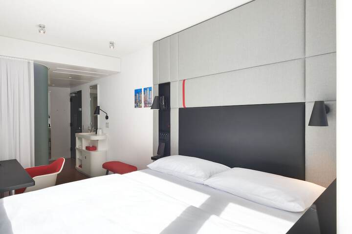 Room 19 of 43