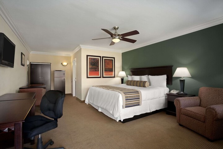 Room 12 of 23