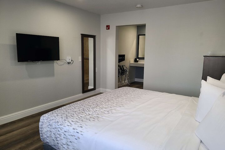 Room 9 of 11
