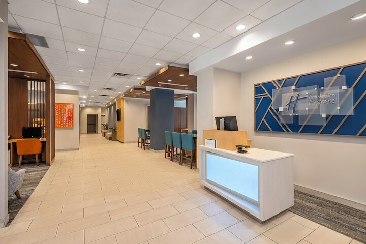 Holiday Inn Express Toronto - Downtown by IHG