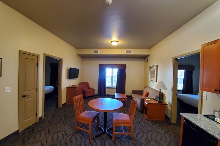 Clarion Hotel & Suites Williston