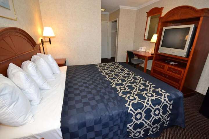 Room 9 of 19