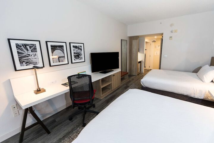 Room 68 of 93