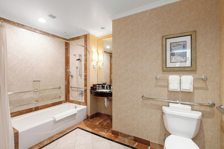 Room 121 of 207