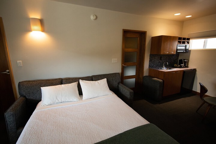 Room 107 of 137
