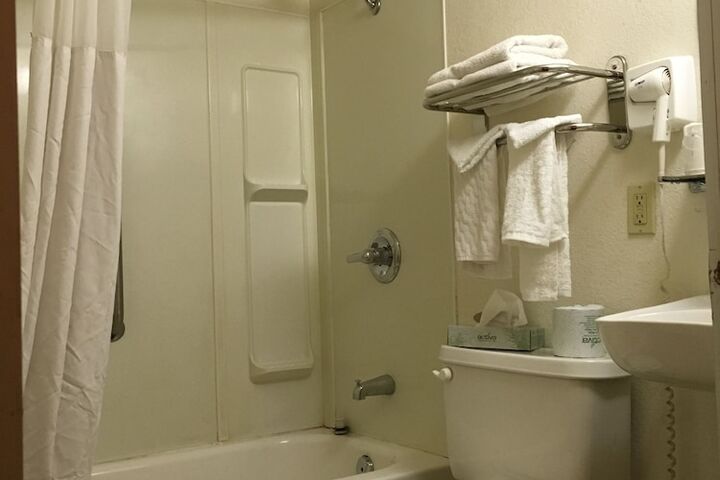 Room 17 of 24