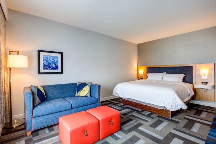 Hampton Inn & Suites Boston / Waltham