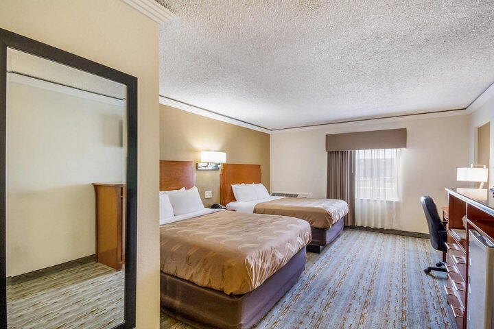 Quality Inn & Suites Kansas City - Independence I-70 East