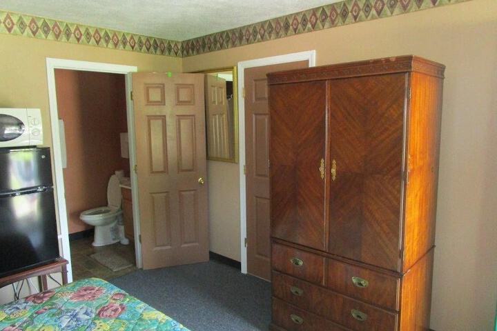 Room 4 of 12