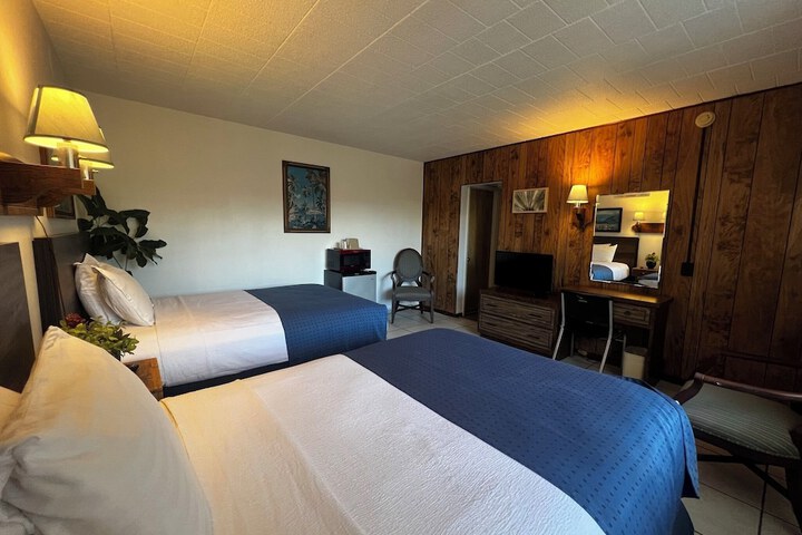 Room 4 of 16