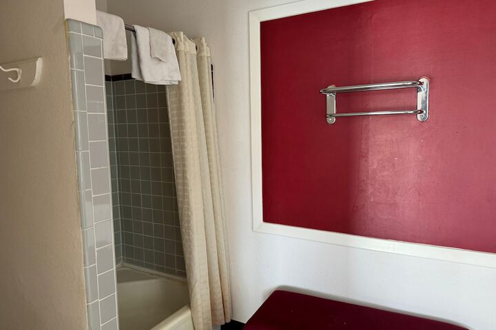 Room 13 of 40