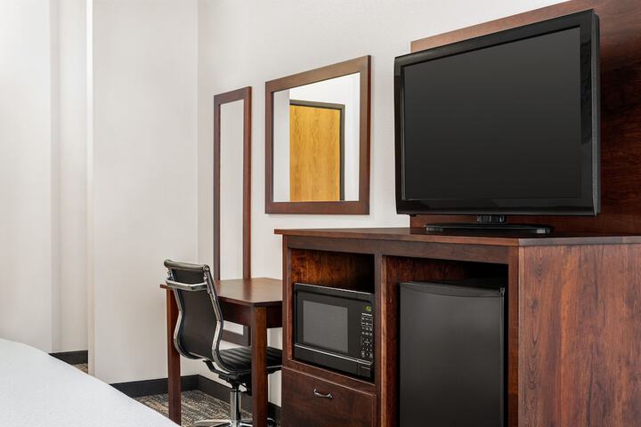 Room 17 of 38