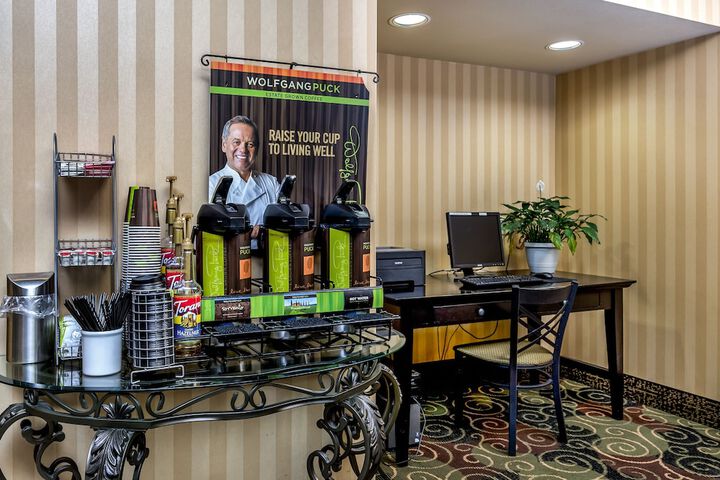 Cobblestone Inn & Suites - Bloomfield
