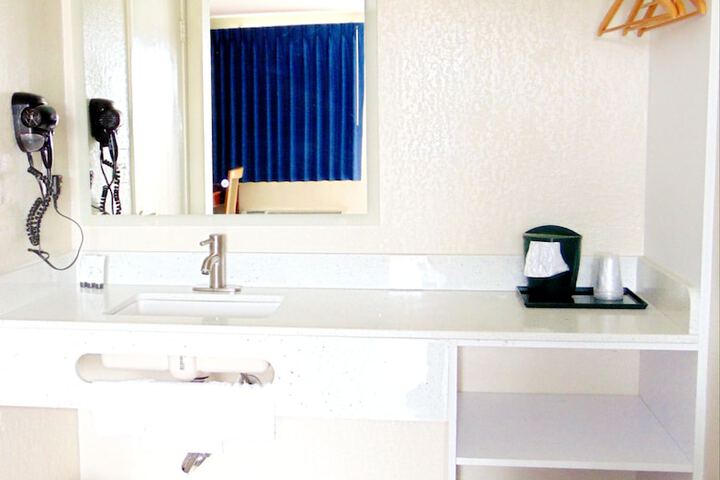 Room 27 of 46