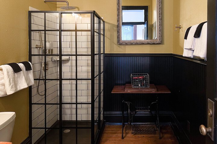 Room 33 of 120