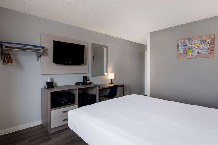 Room 20 of 29