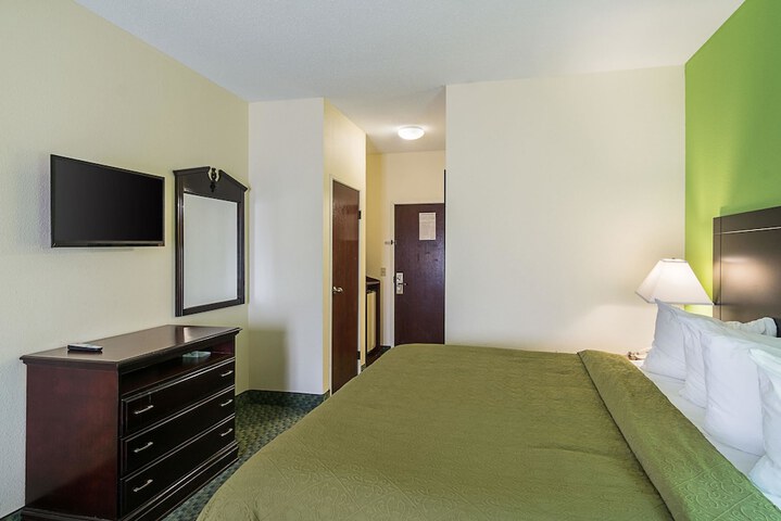 Room 6 of 42