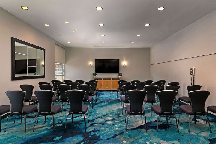 Belamar Hotel Manhattan Beach Tapestry Collection by Hilton