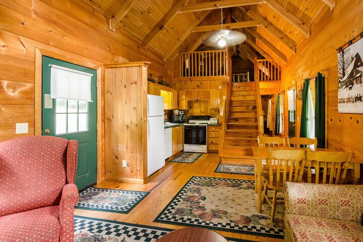 Highland Hills Motel and Cabins – a Master Hosts Resort
