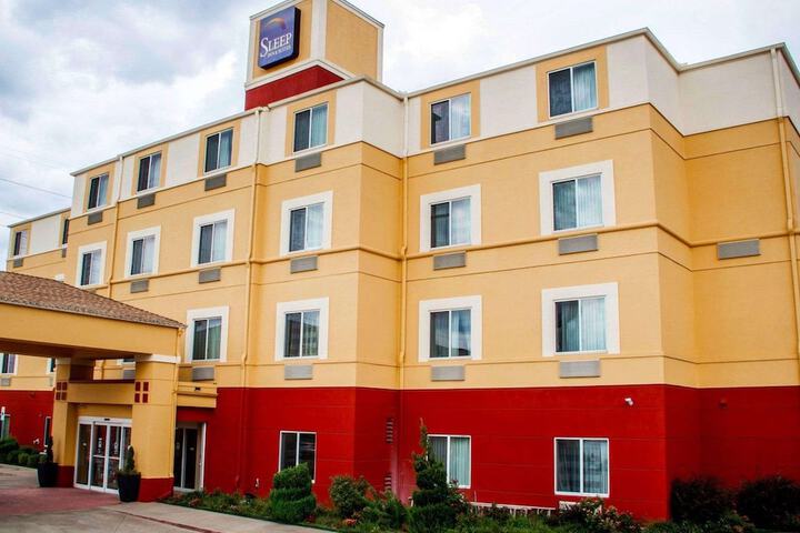 Hotel 4 of 77